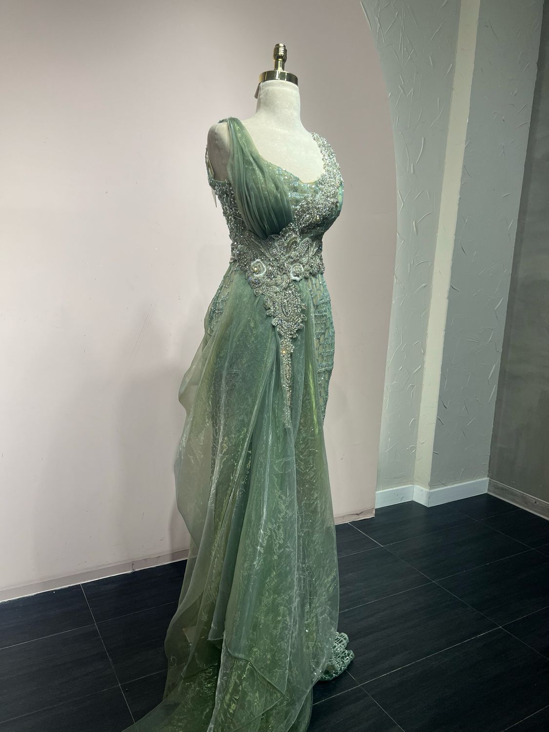 VESTIDO LARGO VERDE OLIVO TALLA: 40. HHN038