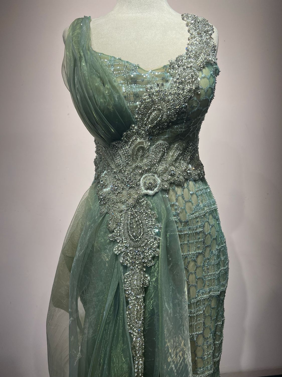 VESTIDO LARGO VERDE OLIVO TALLA: 40. HHN038