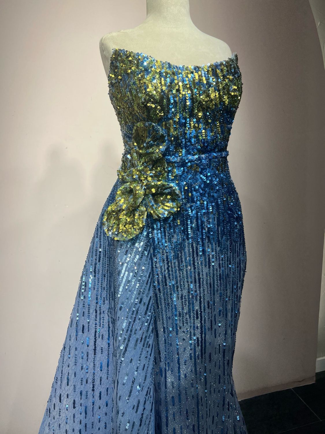 Vestido largo azul verde talla: 44.                              INC5529
