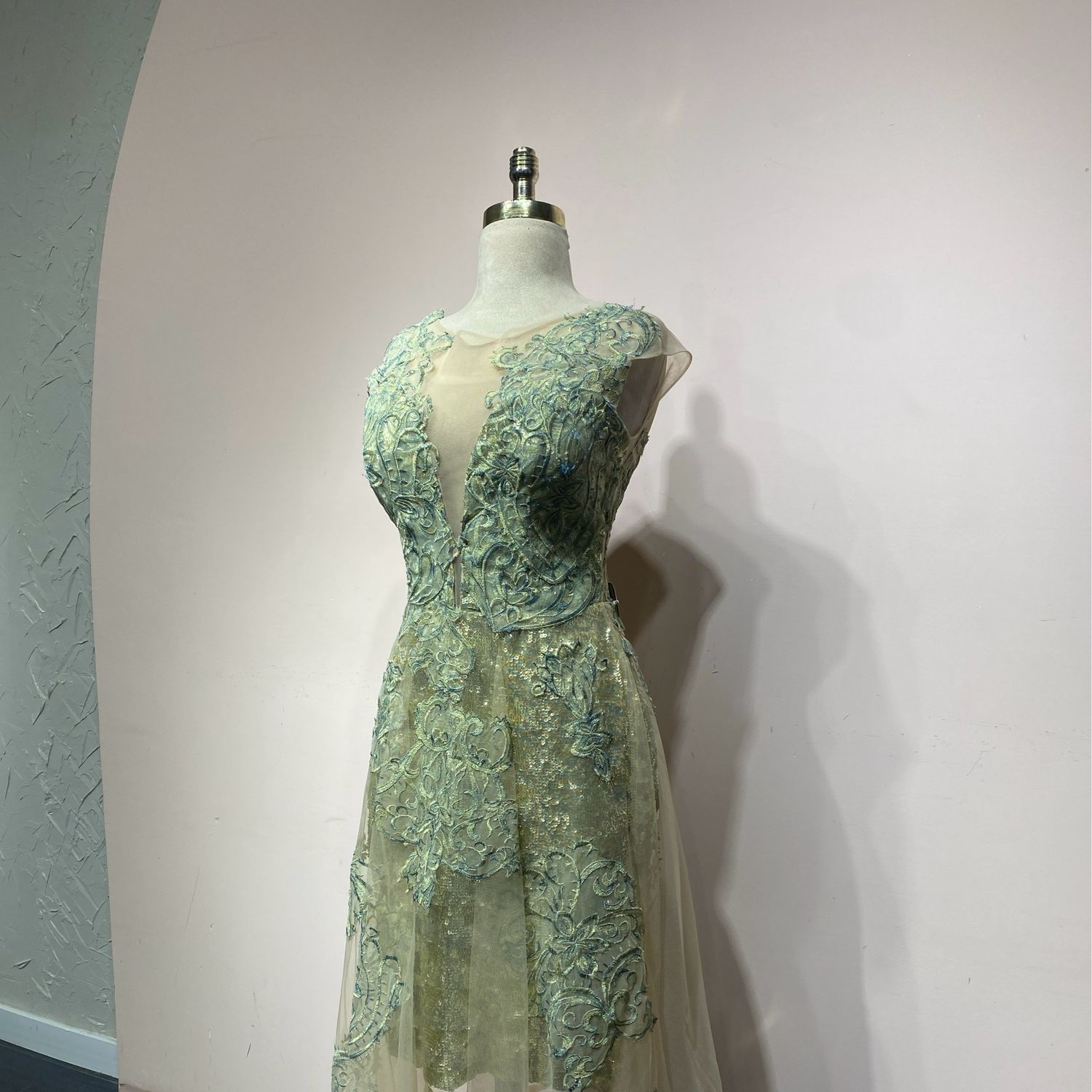 Vestido corto beige talla:42