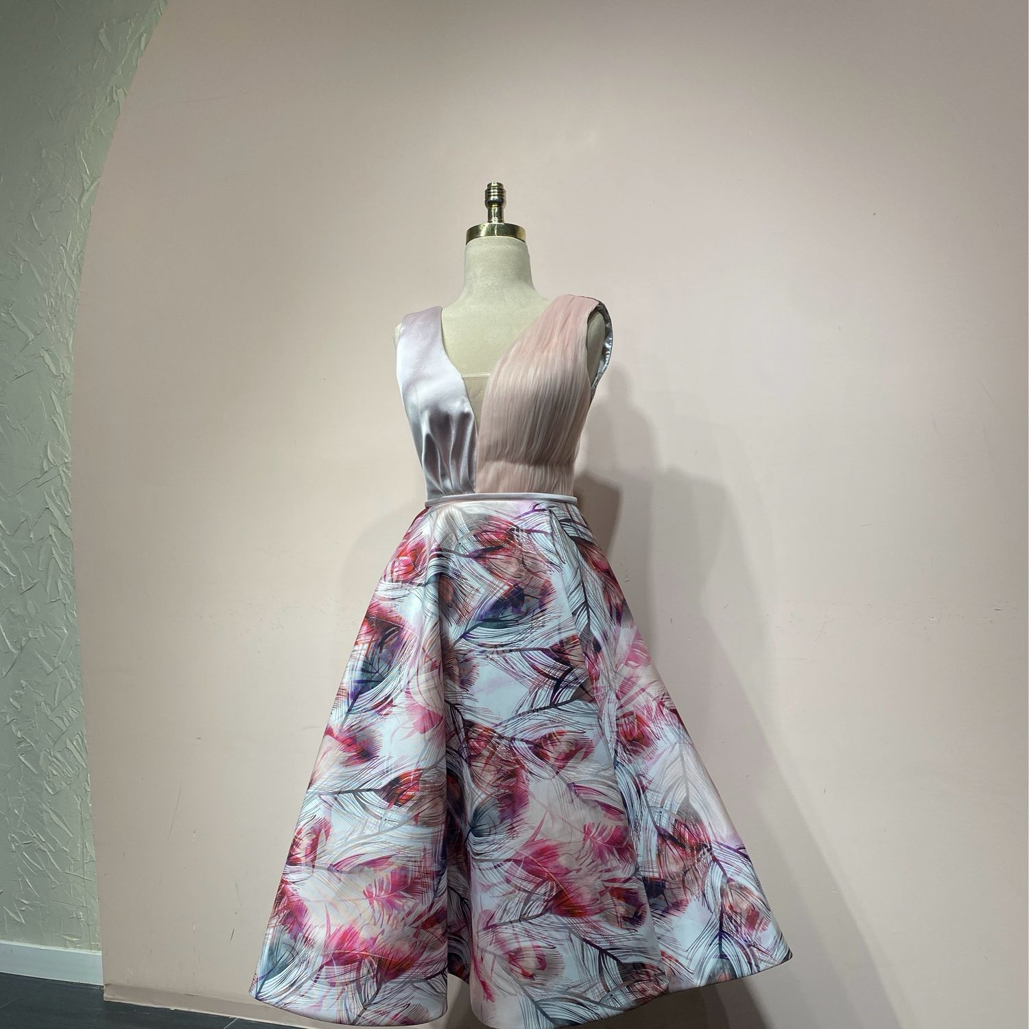 Vestido corto blanco y fucsia talla:38