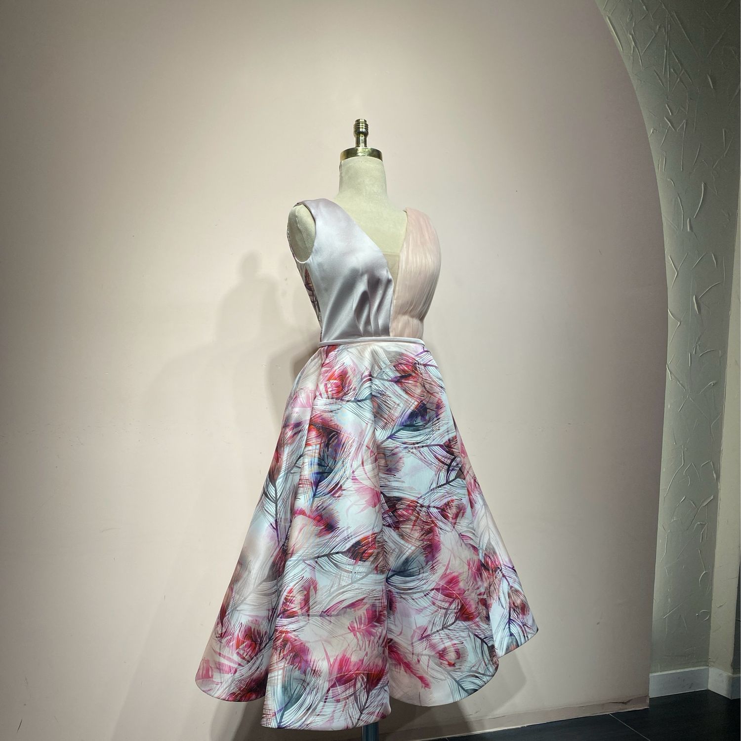 Vestido corto blanco y fucsia talla:38