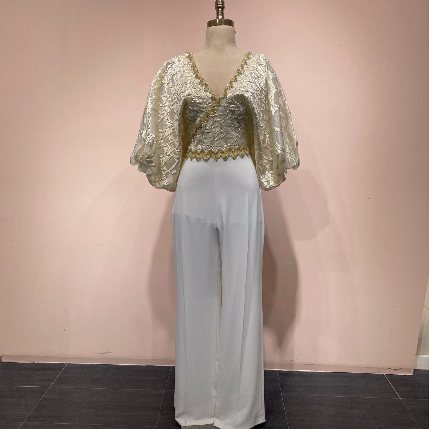 Jumpsuit Blanco y dorado talla:42 Jumpsuit Blanco y dorado talla:42