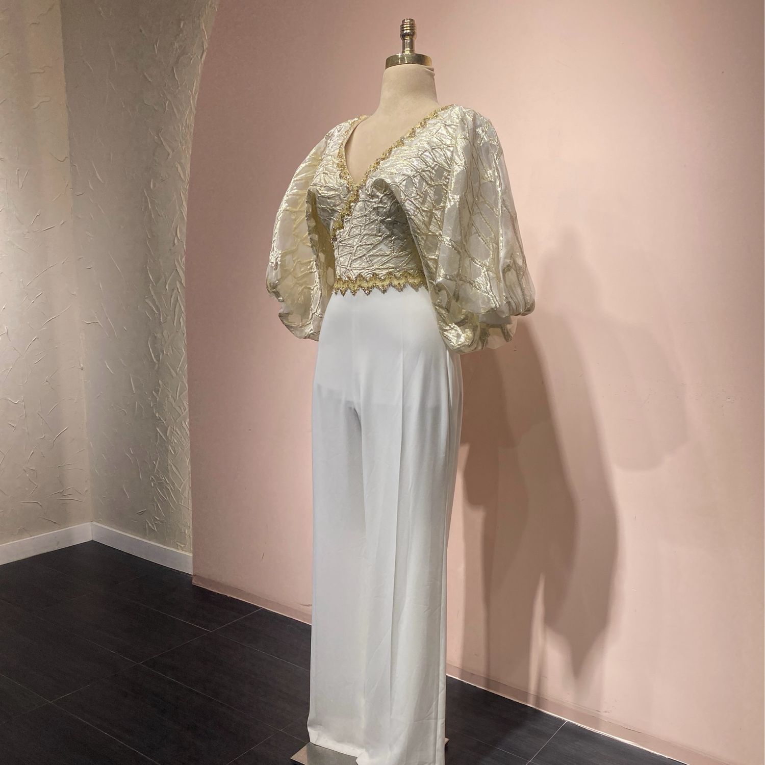Jumpsuit Blanco y dorado talla:42 Jumpsuit Blanco y dorado talla:42
