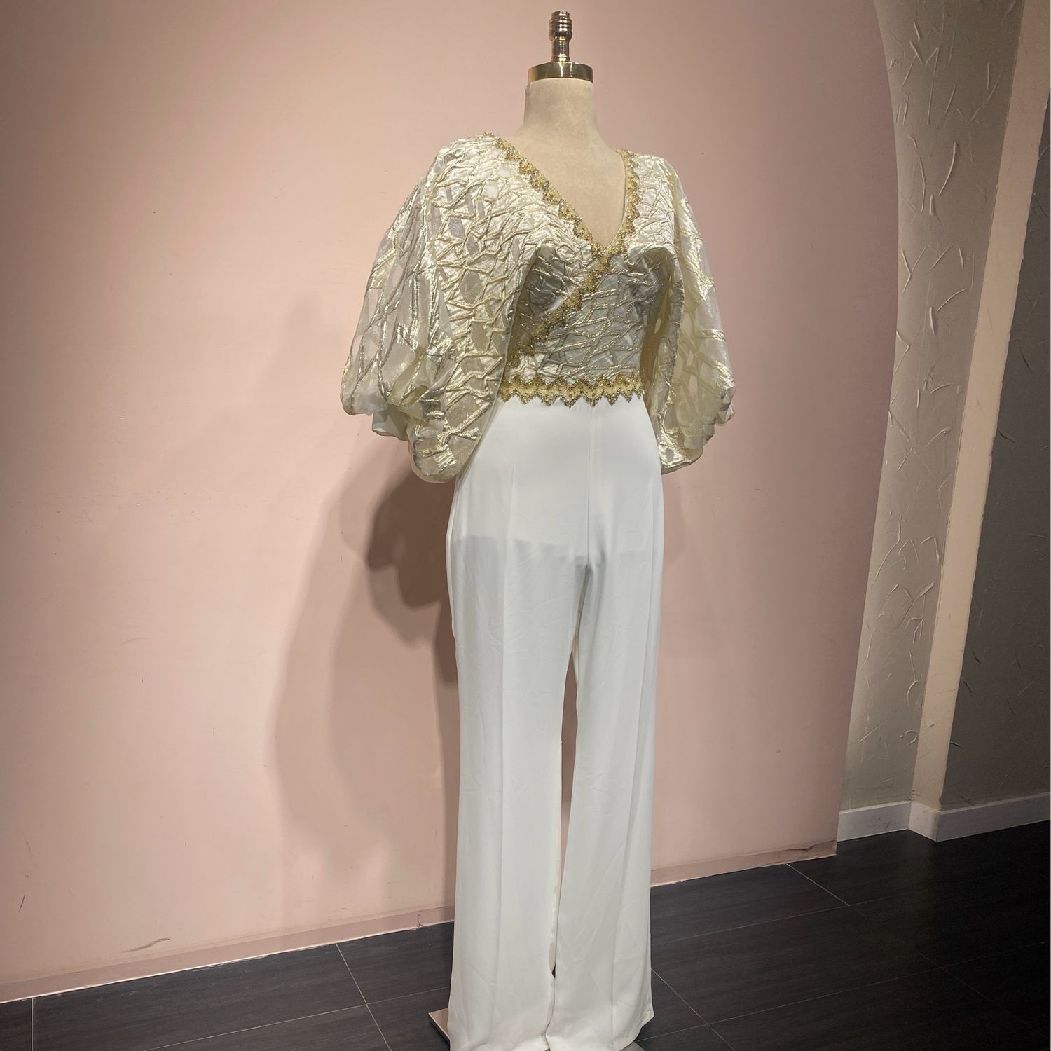 Jumpsuit Blanco y dorado talla:42 Jumpsuit Blanco y dorado talla:42