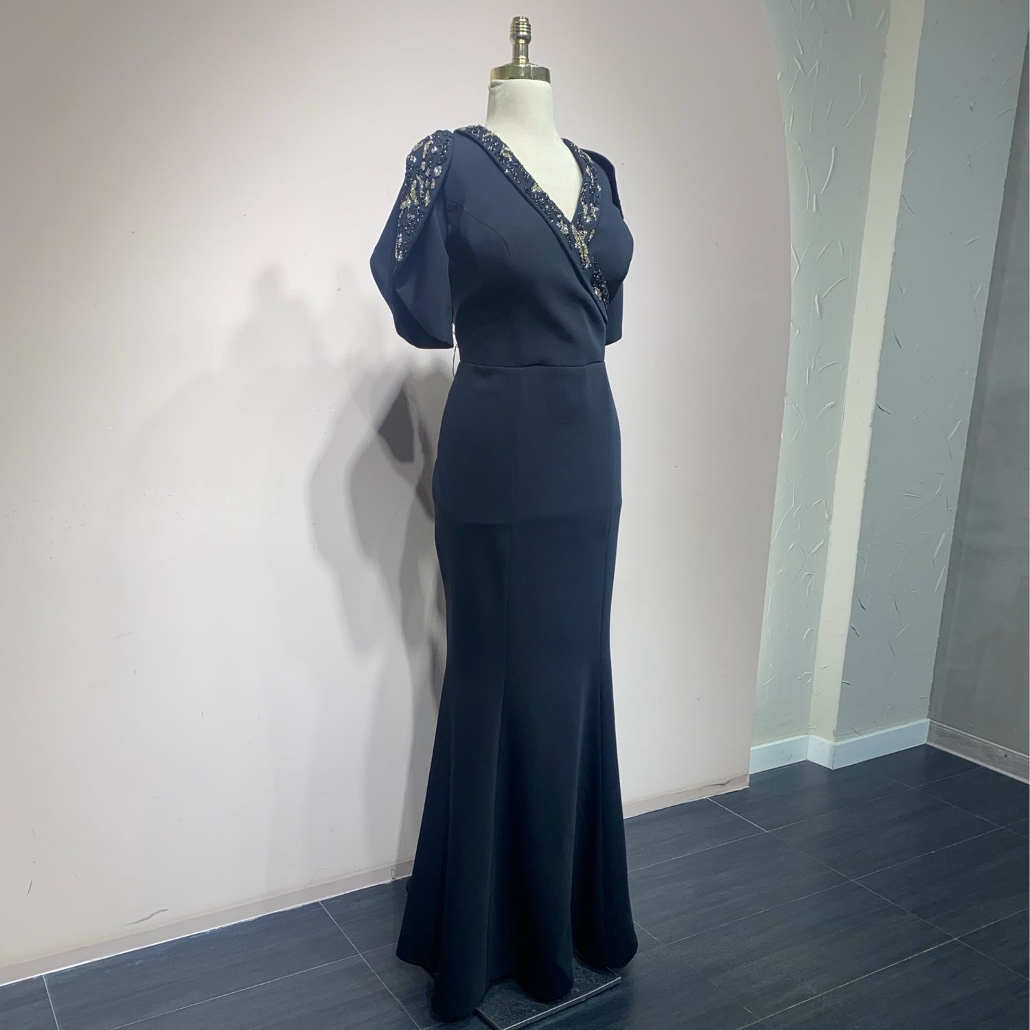 Vestido largo corte sirena, color negro. Talla M 44 Vestido largo corte sirena, color negro. Talla M 44