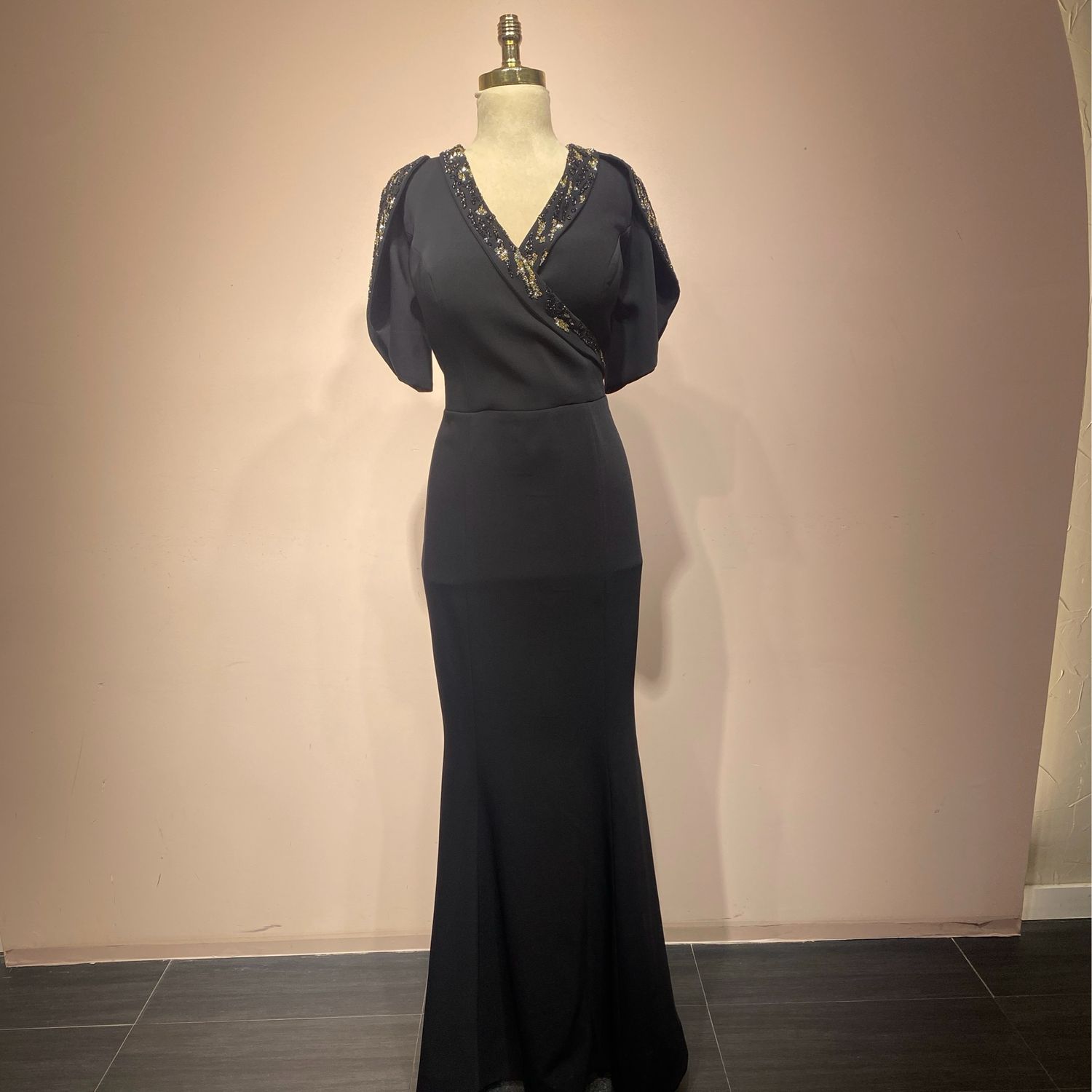 Vestido largo corte sirena, color negro. Talla M 44 Vestido largo corte sirena, color negro. Talla M 44