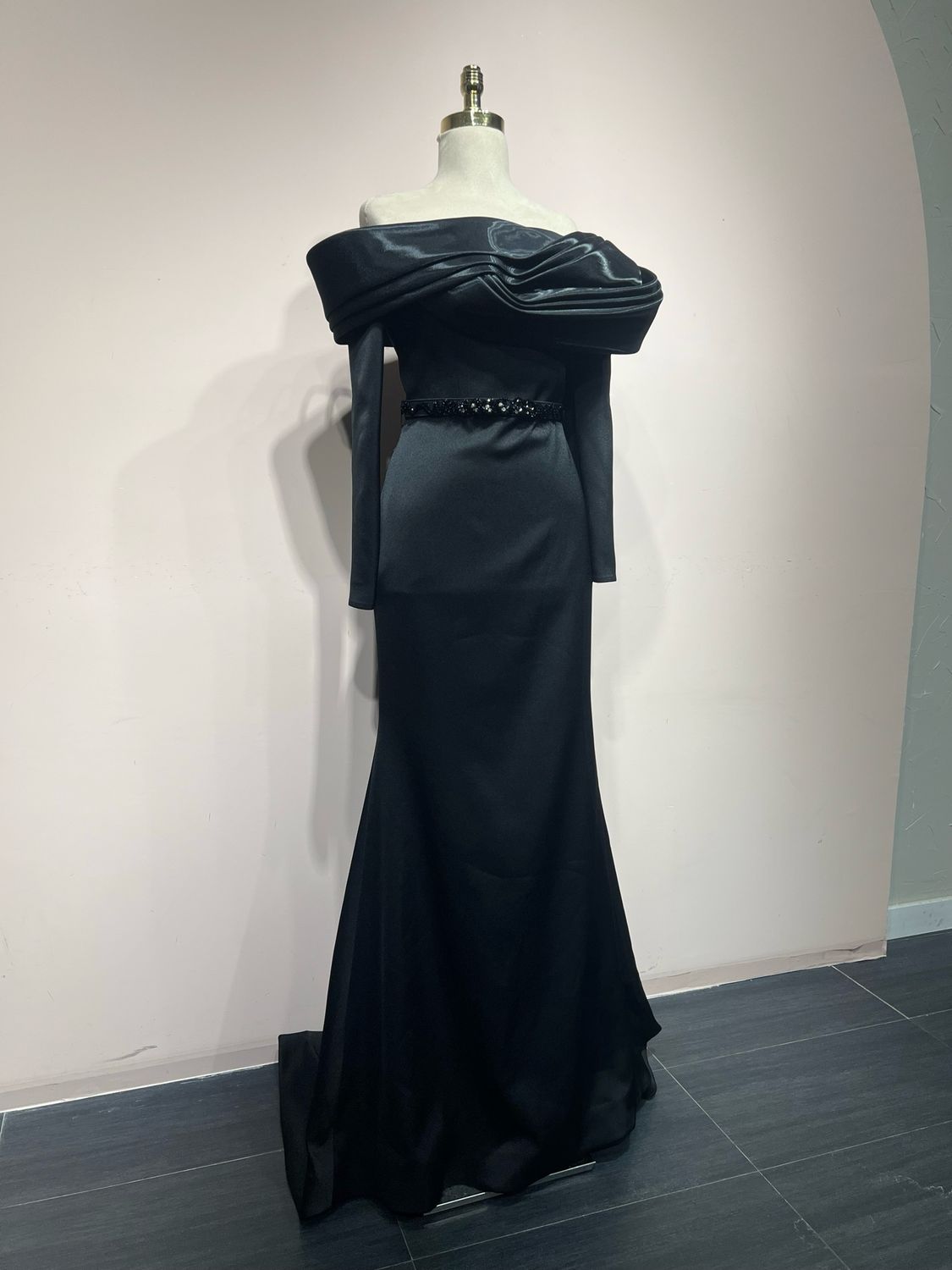 Vestido largo EBONY SATIN Talla: 42