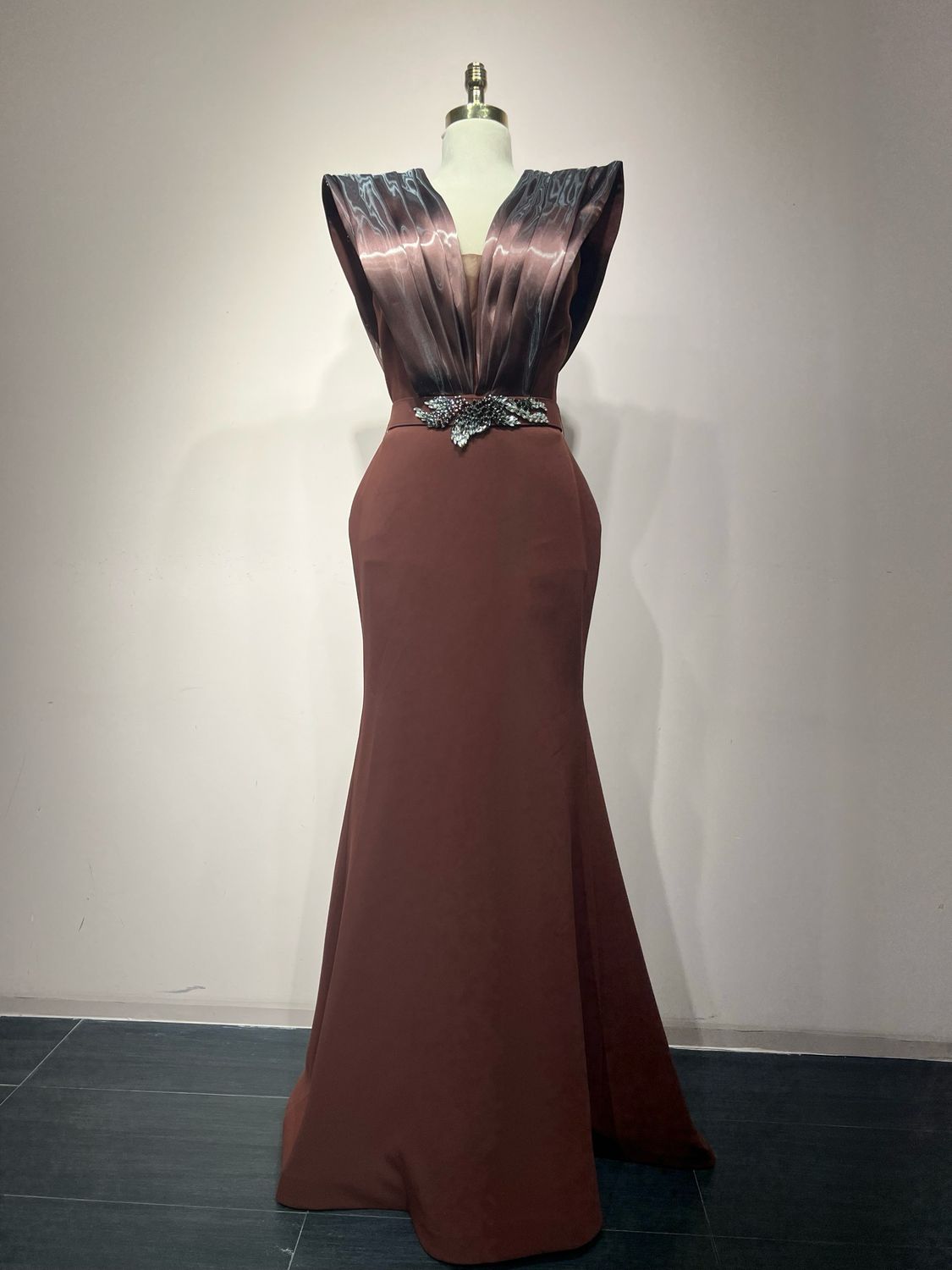 Vestido largo HAZELNUT Talla:42 Vestido largo HAZELNUT Talla:42