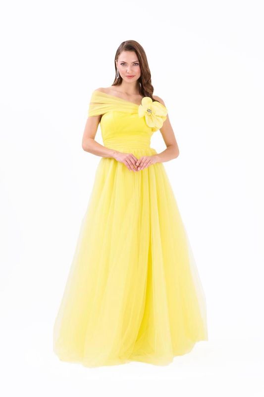 Vestido corte recto amarillo de diversas tallas