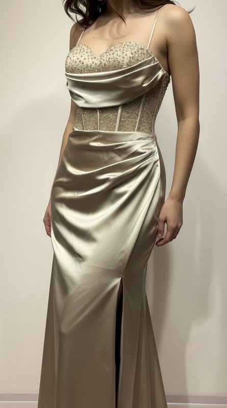 Vestido largo dorado talla 2/3