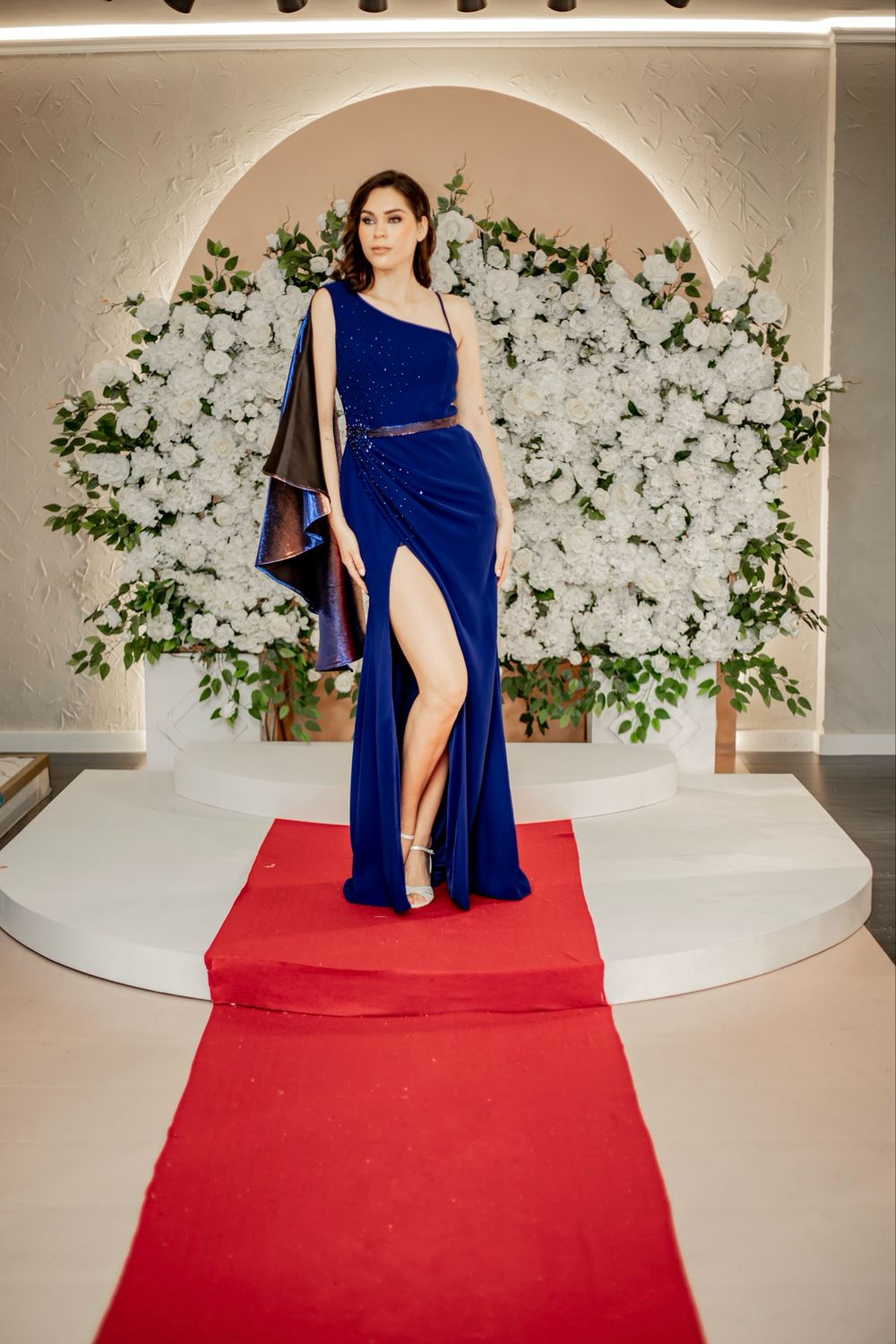 Vestido Largo corte rescto, color azul royal. Talla M