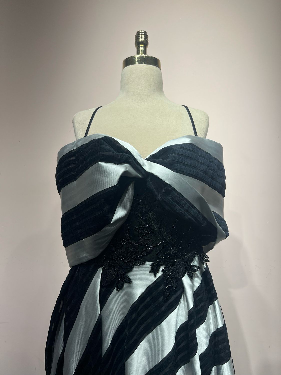 Vestido largo BLACK AND WHITE Talla: 44 Vestido largo BLACK AND WHITE Talla: 44