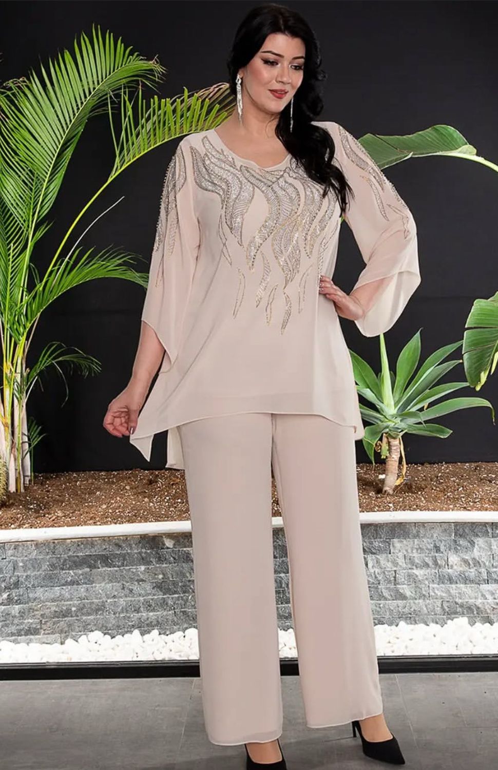 Conjunto blusa-pantalon, color beige. Talla L