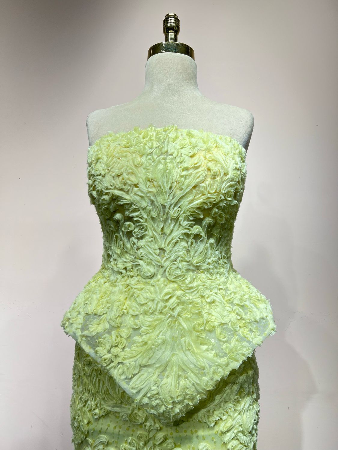 Vestido largo PALE YELLOW Talla: 40 Vestido largo PALE YELLOW Talla: 40