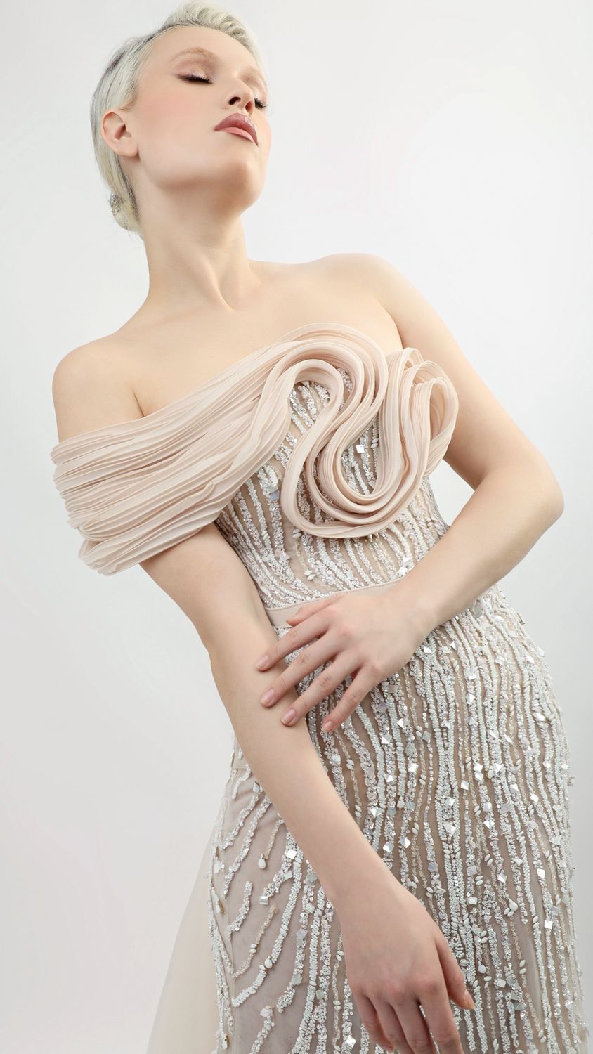 COUTURE LINES REFINED