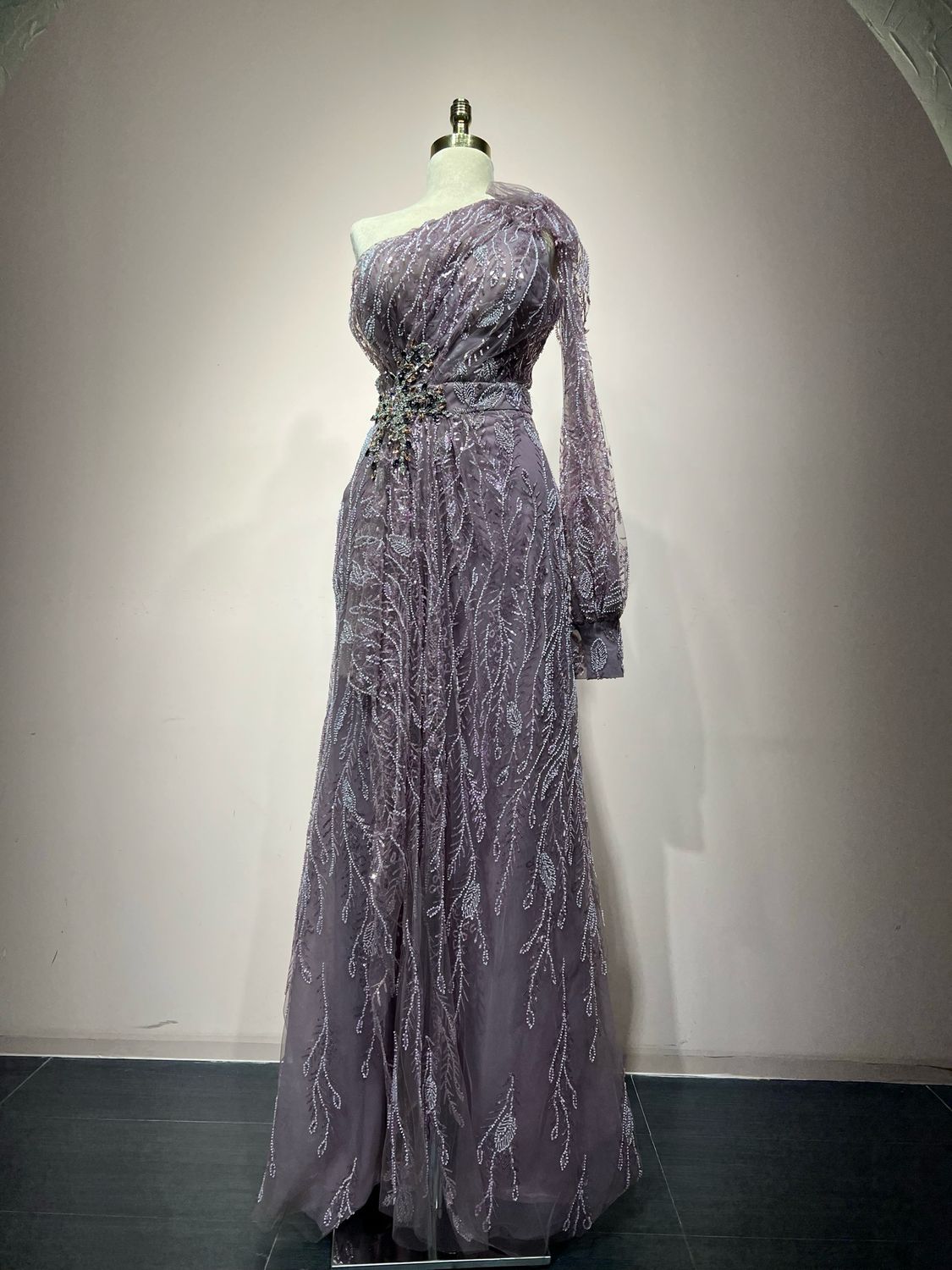 ONE SHOULDER ELEGANCE