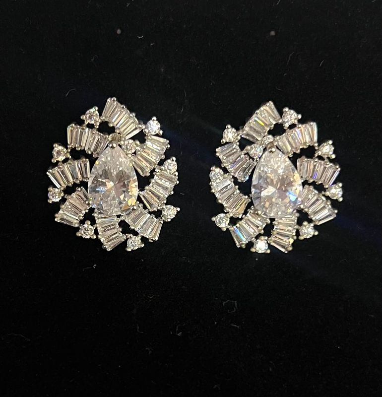 Aretes pequeños con cristales
