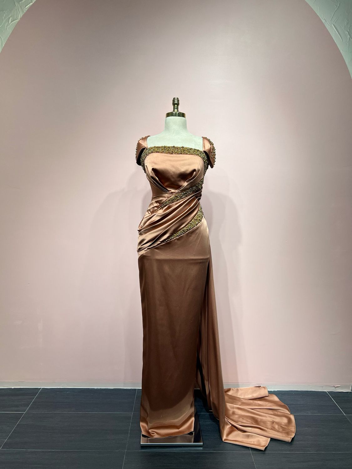 Long	blush	dress,	size	42