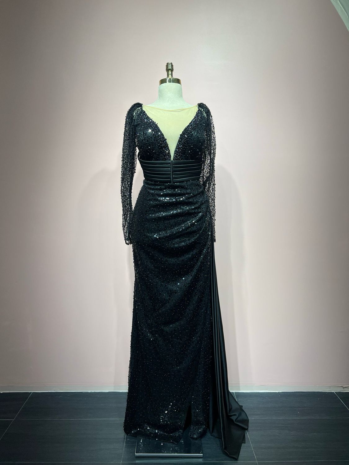 Long	black	dress,	size	48