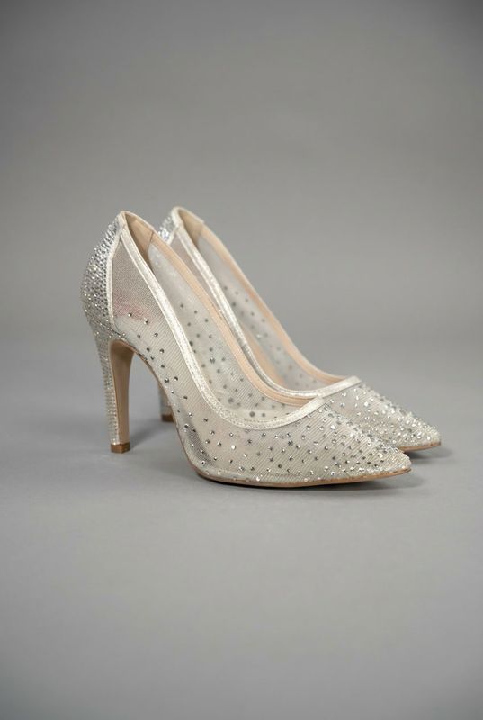 SILVER PUMPS