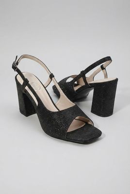 LOW BLACK HEELS