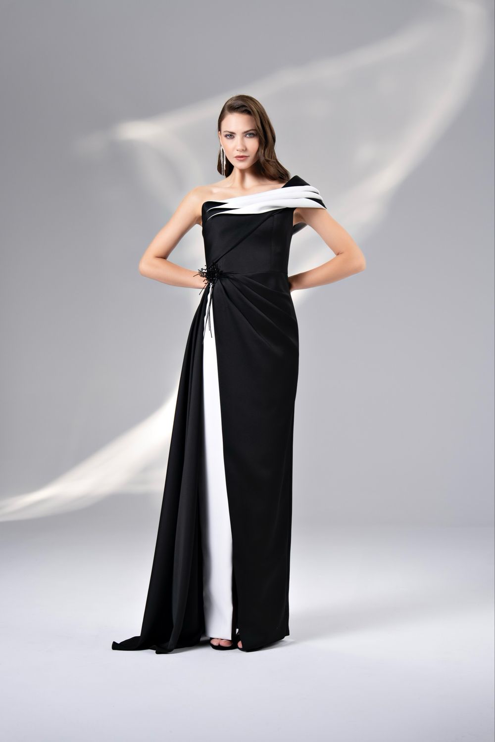 B&amp;W GOWN