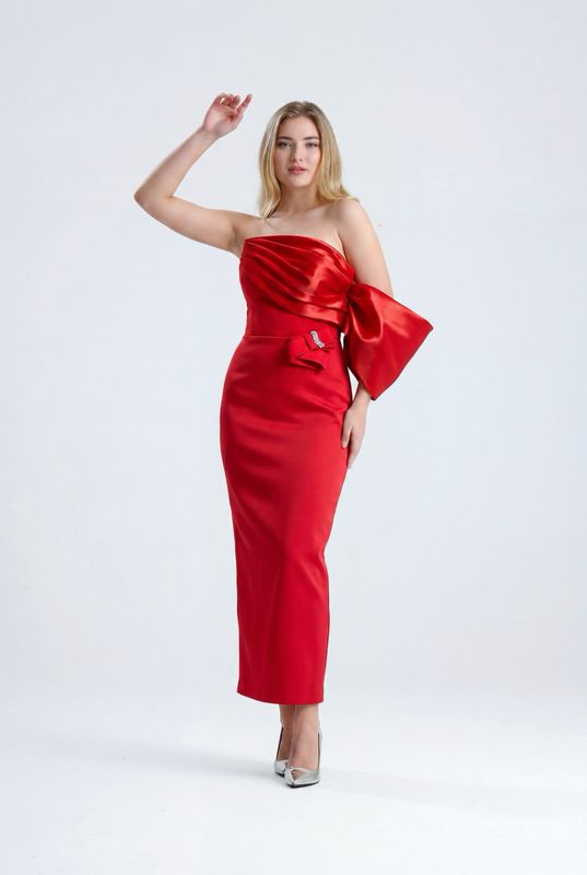 LADY IN RED