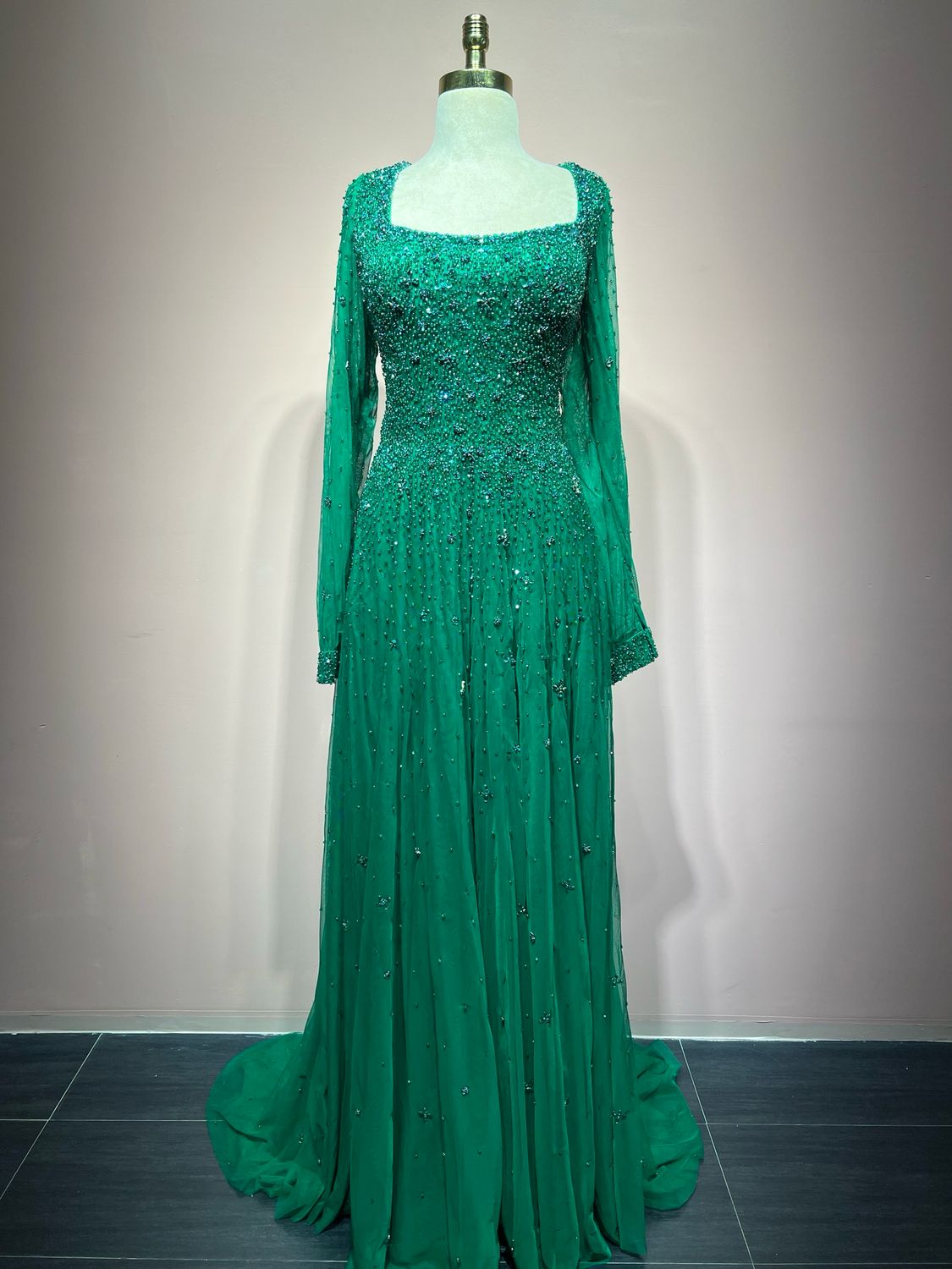 BRIGHT EMERALD