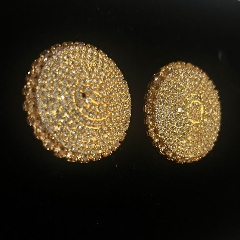 Arete circular dorado con cristales