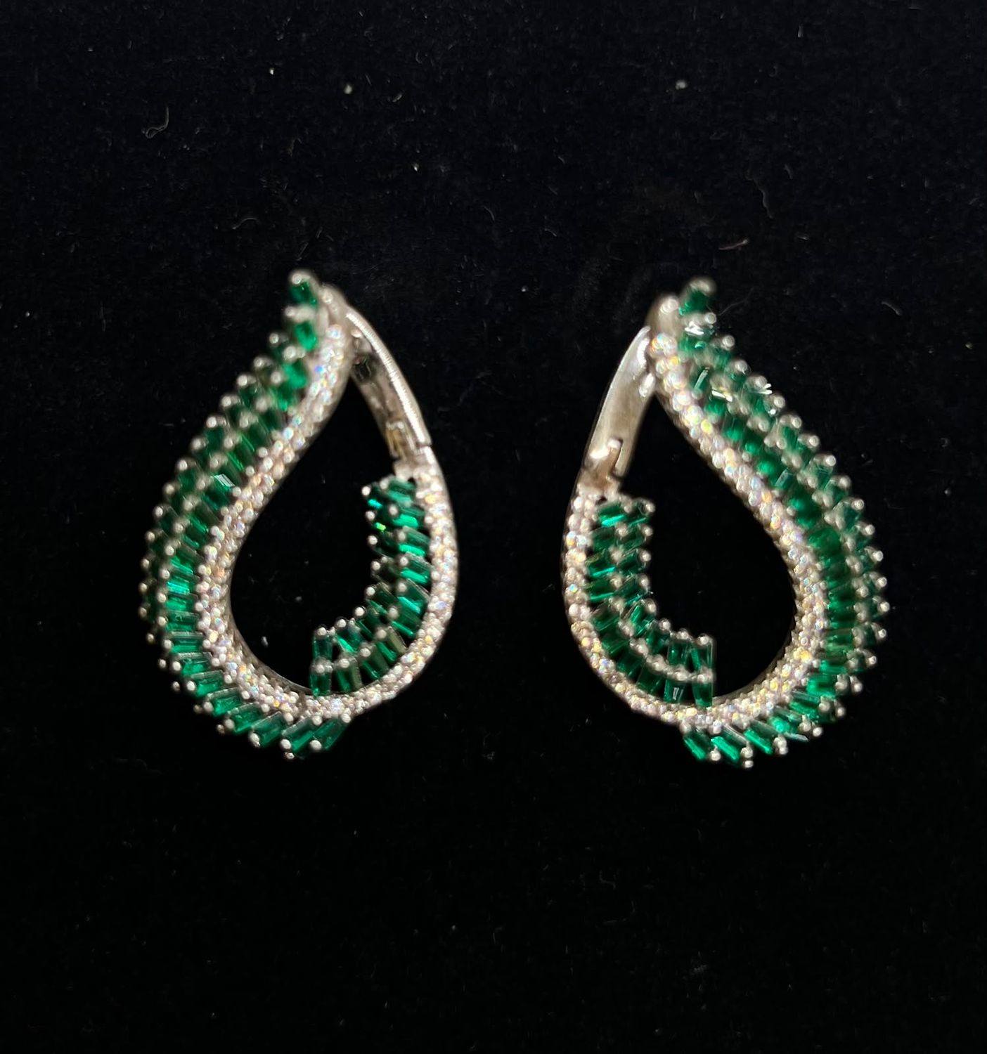 Aretes silver con cristales verdes