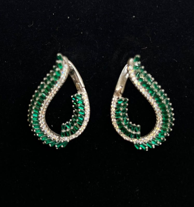 Aretes silver con cristales verdes