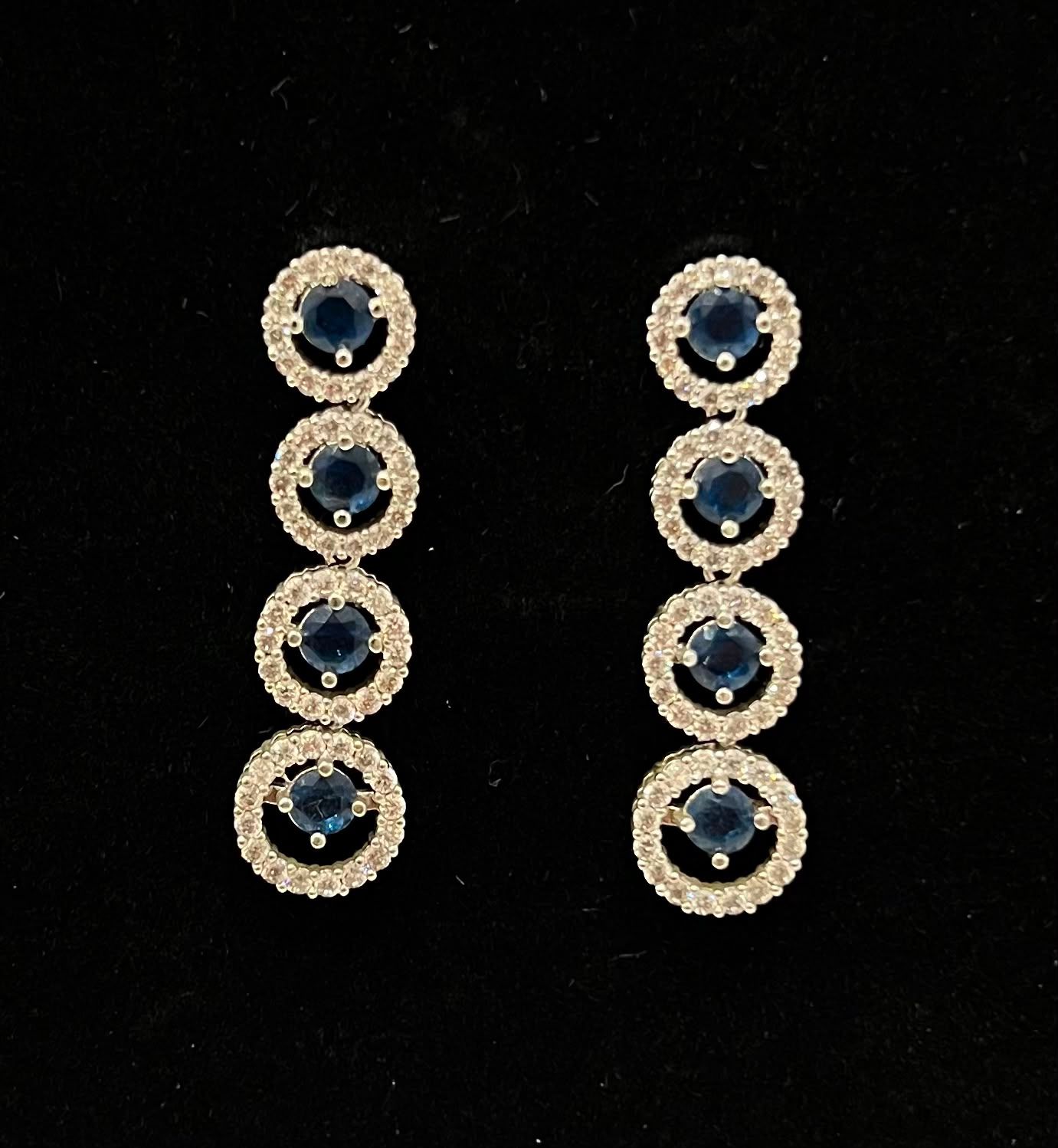 Aretes silver de circulos con cristales y piedras azules