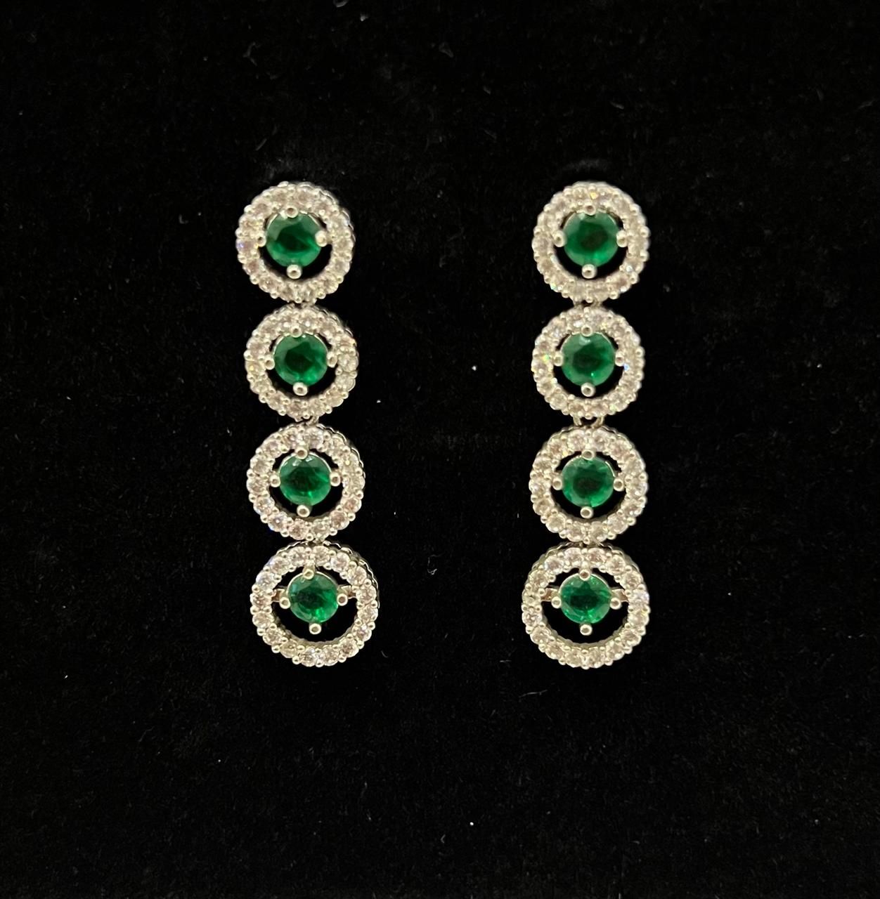 Aretes silver de circulos con cristales y piedras verdes