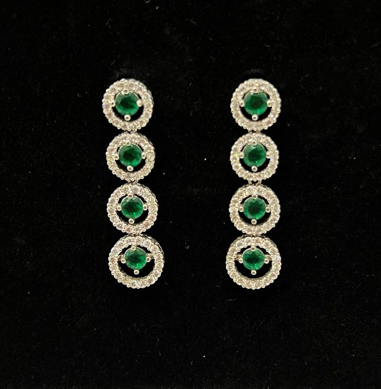 Aretes silver de circulos con cristales y piedras verdes