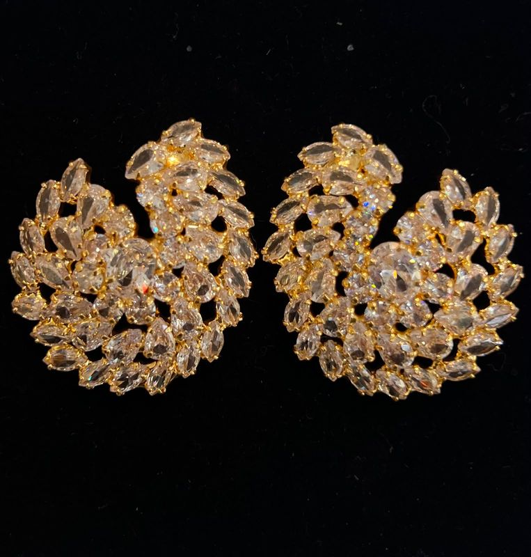 Aretes grandes dorados con cristales silver
