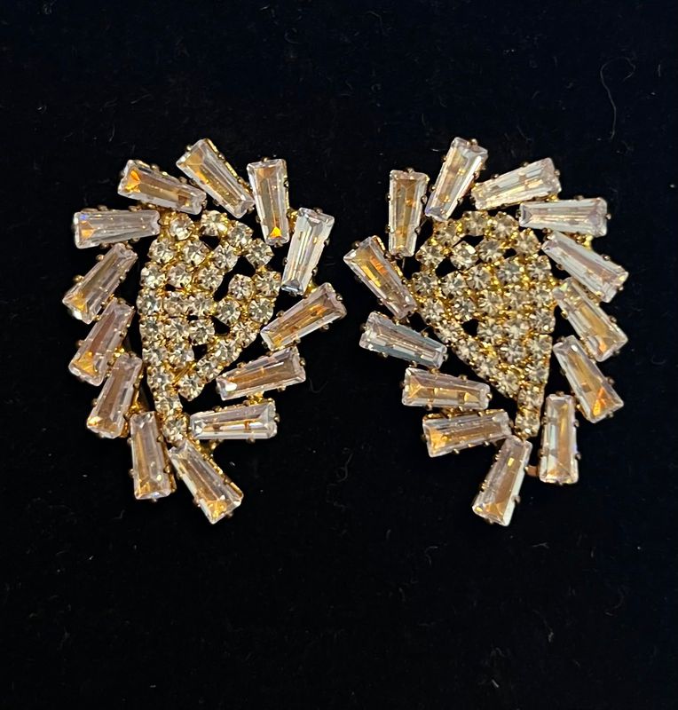 Aretes medianos dorados con cristales silver