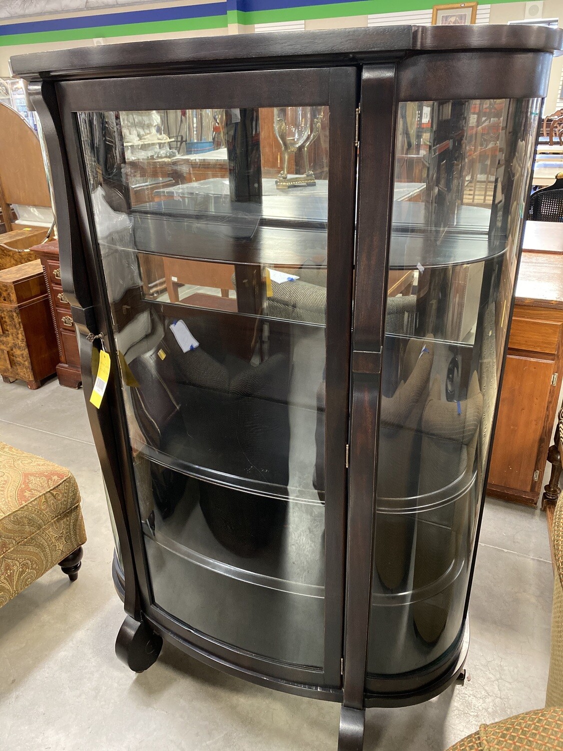 G ANTIQUE DISPLAY HUTCH/KEY