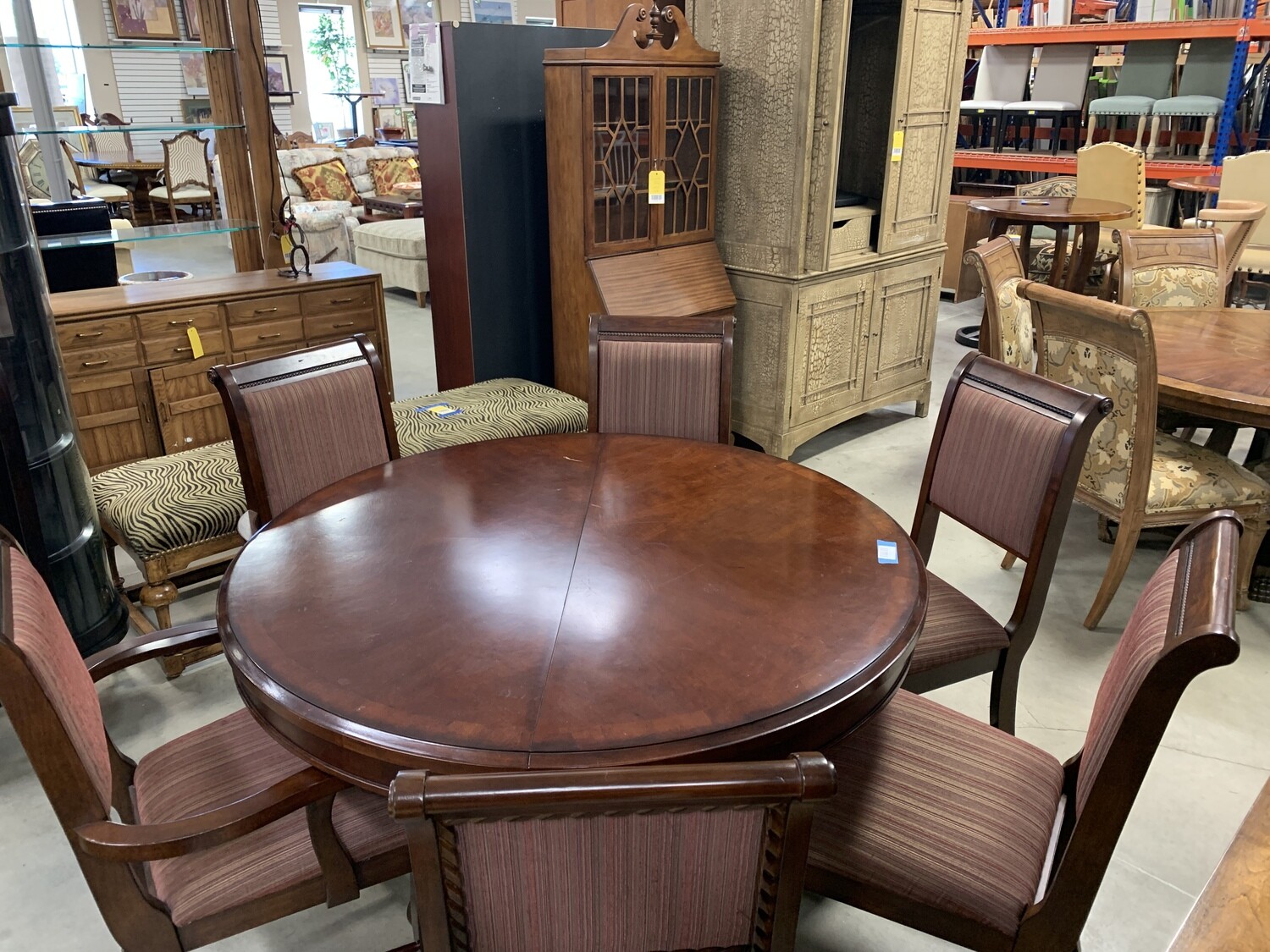 ROUND DINING TABLE 6 CHAIRS/LEAF
