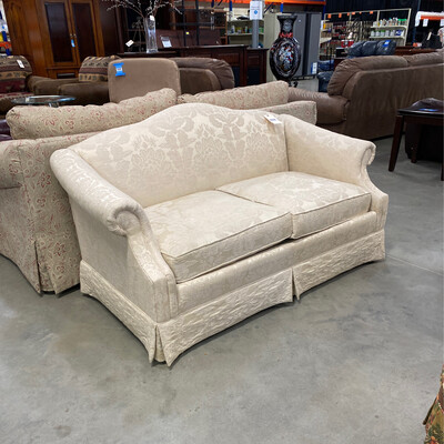 CLEARANCE CREAME COLOR LOVESEAT