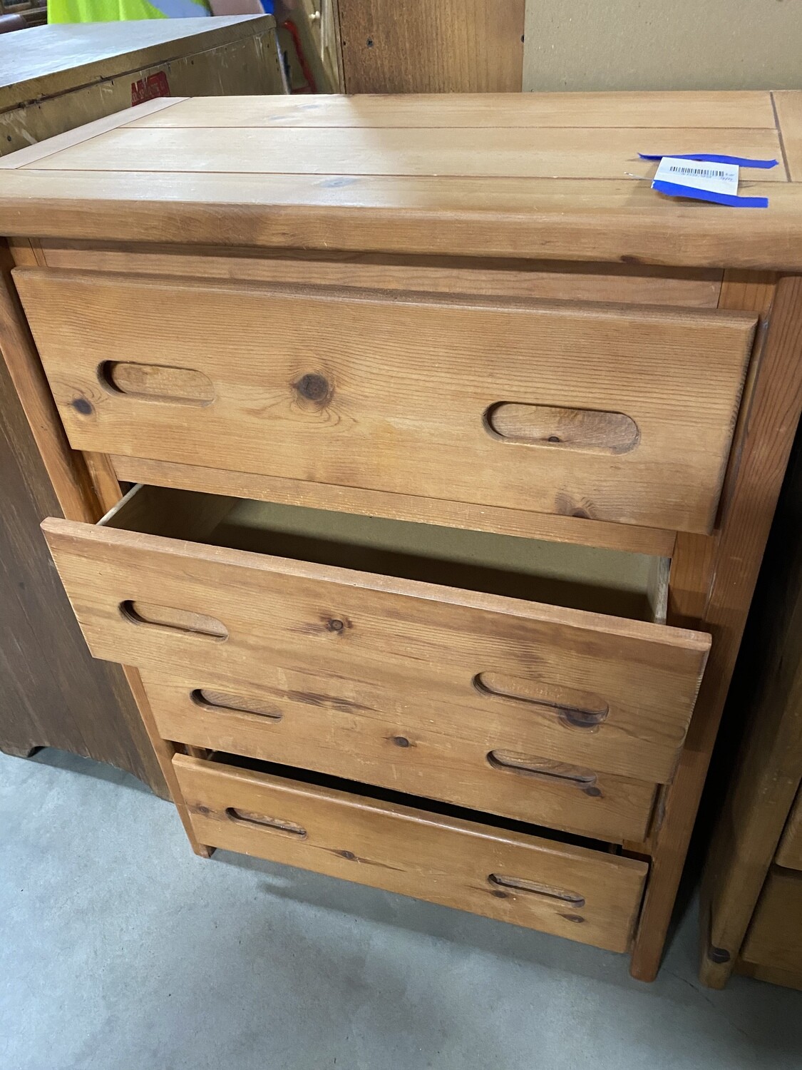 SIMPLE CHEST OF DRAWERS