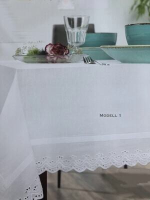 Tischdecke mit Stickerei