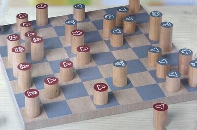 Holz-Schach
Spiel 34 TLG