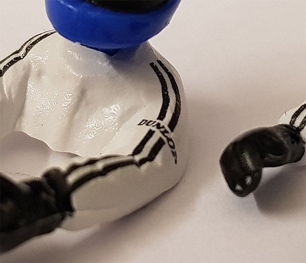 BUSTO PILOTO Y COPILOTO BLANCO O AMARILLO CASCO INTEGRAL MODERNO