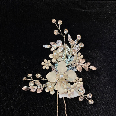 Horquilla Floral en Plata con Cristales y Detalles Blancos