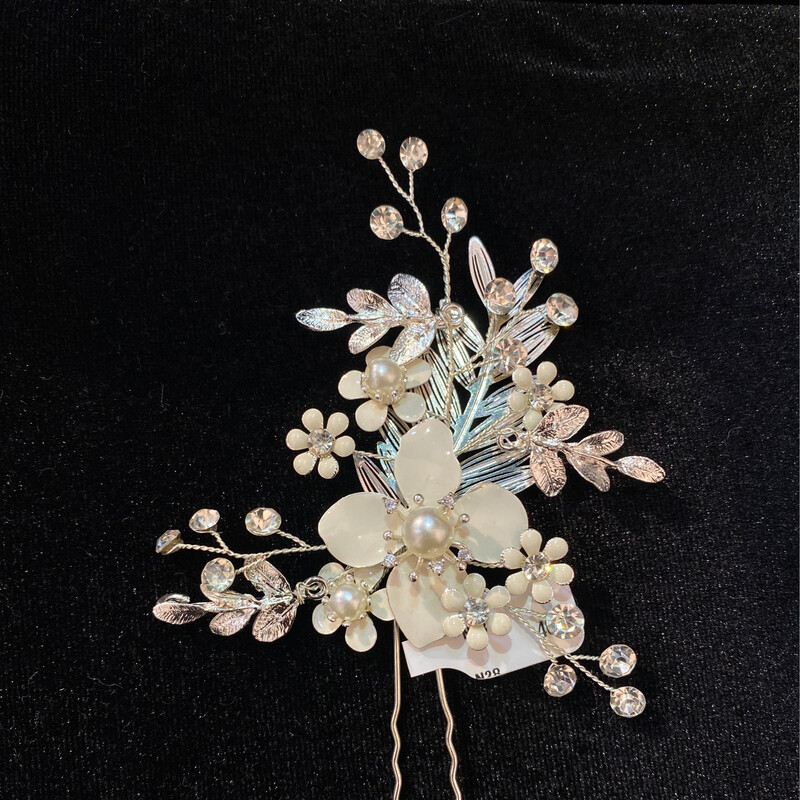 Horquilla Floral en Plata con Cristales y Detalles Blancos