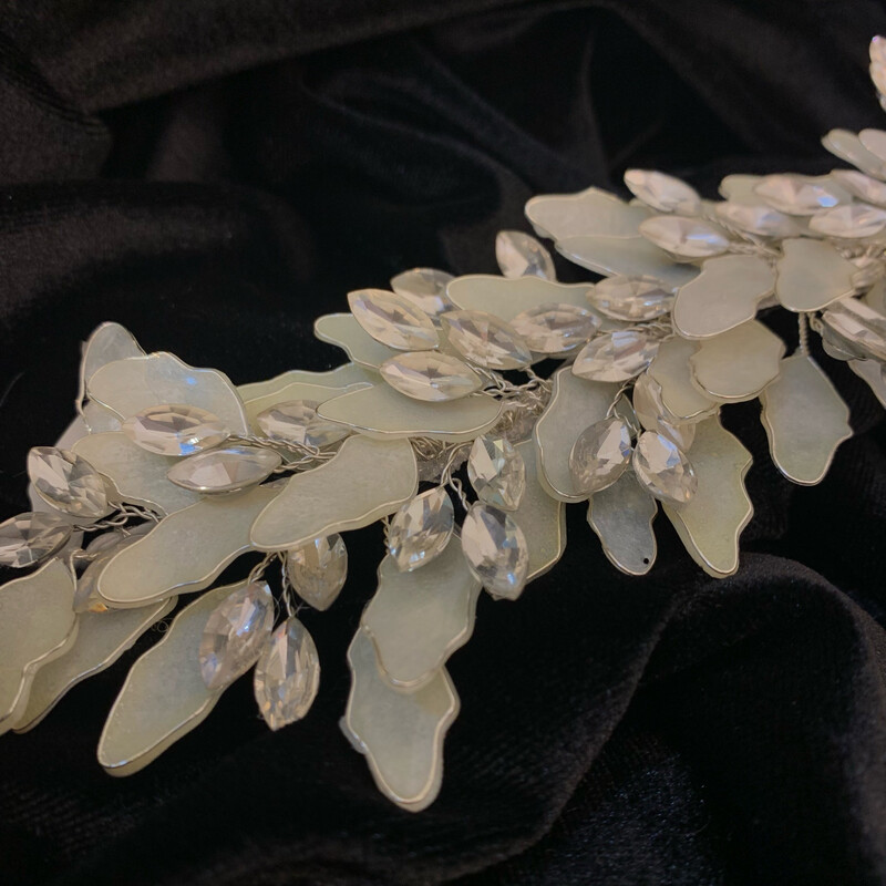 Tocado Perlado con Cristales de Fantasía Fina
