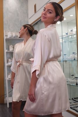 Bata de seda Inci