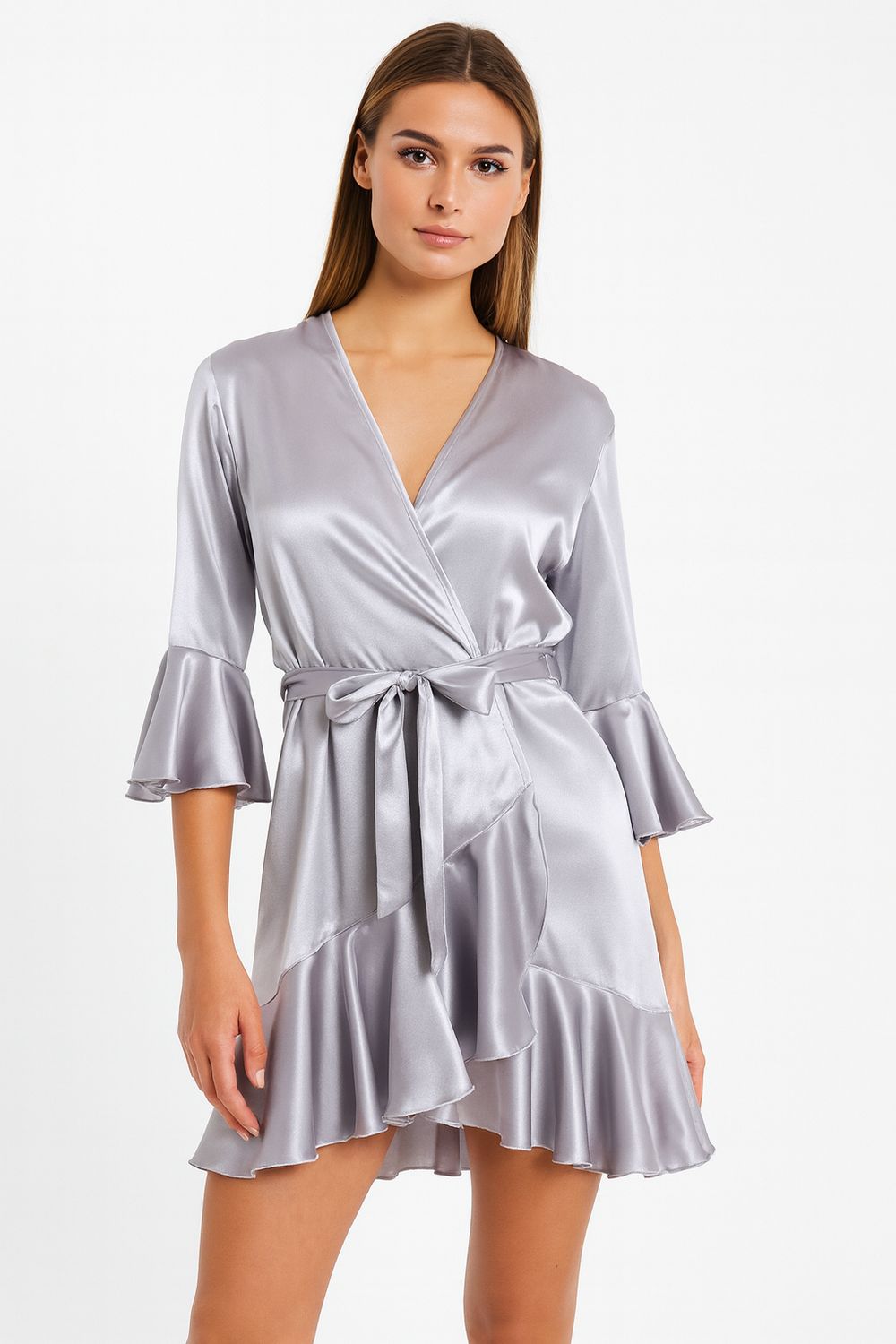 Bata de Satín Gris con Vuelos para Novia y Damas de Honor