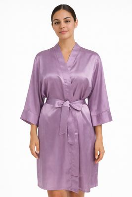 Bata de Seda Lila para Quinceañeras y Damas de Honor